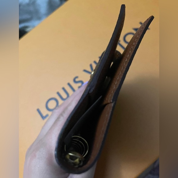 ♥️Sold♥️LV SMALL RING AGENDA COVER
in Monogram♥️ - Picture 6 of 13